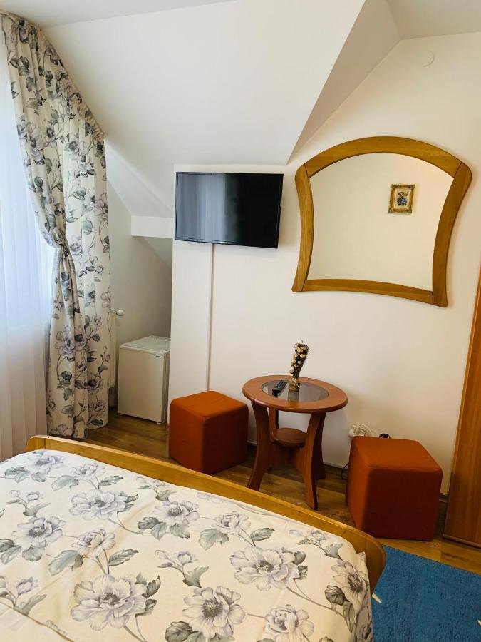 Alex & Maria Hotel Carpinisu Exterior photo