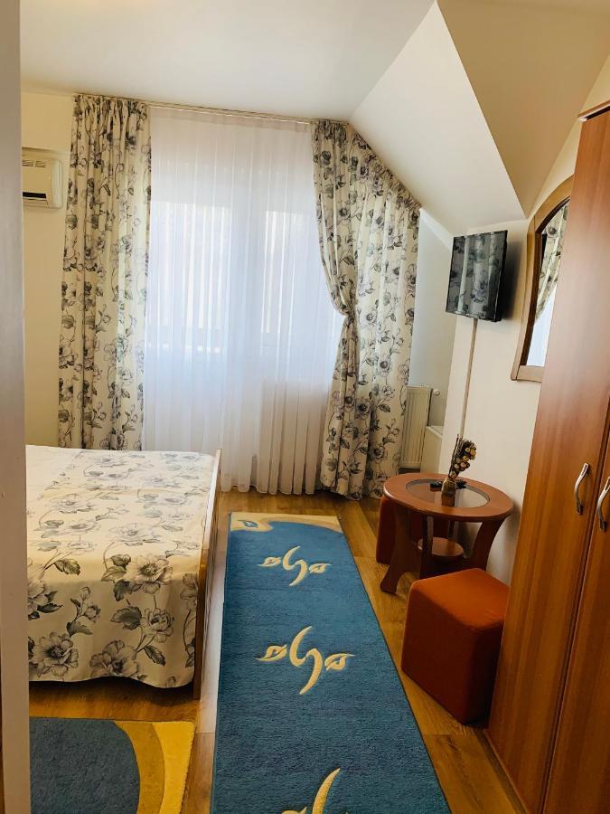 Alex & Maria Hotel Carpinisu Exterior photo