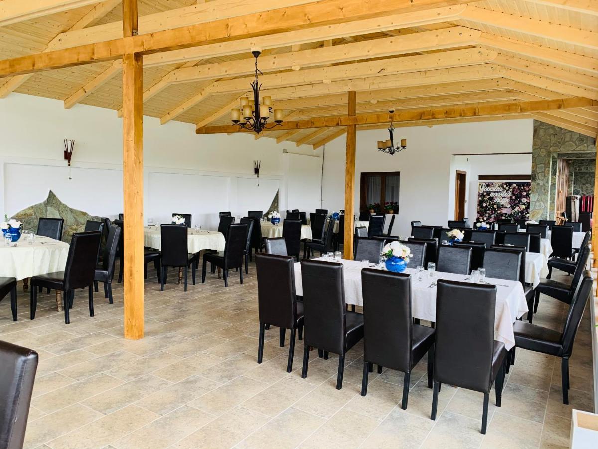 Alex & Maria Hotel Carpinisu Exterior photo