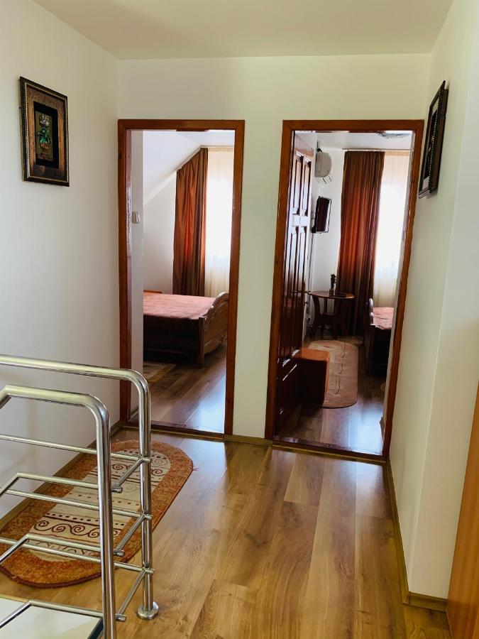 Alex & Maria Hotel Carpinisu Exterior photo