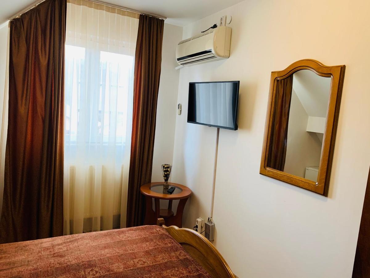 Alex & Maria Hotel Carpinisu Exterior photo