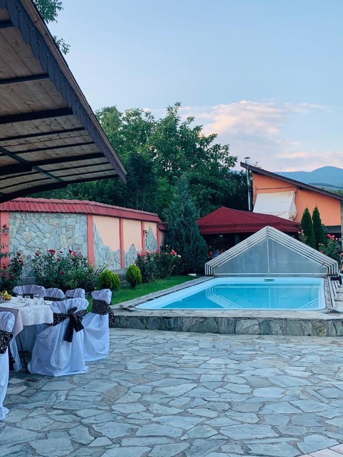 Alex & Maria Hotel Carpinisu Exterior photo