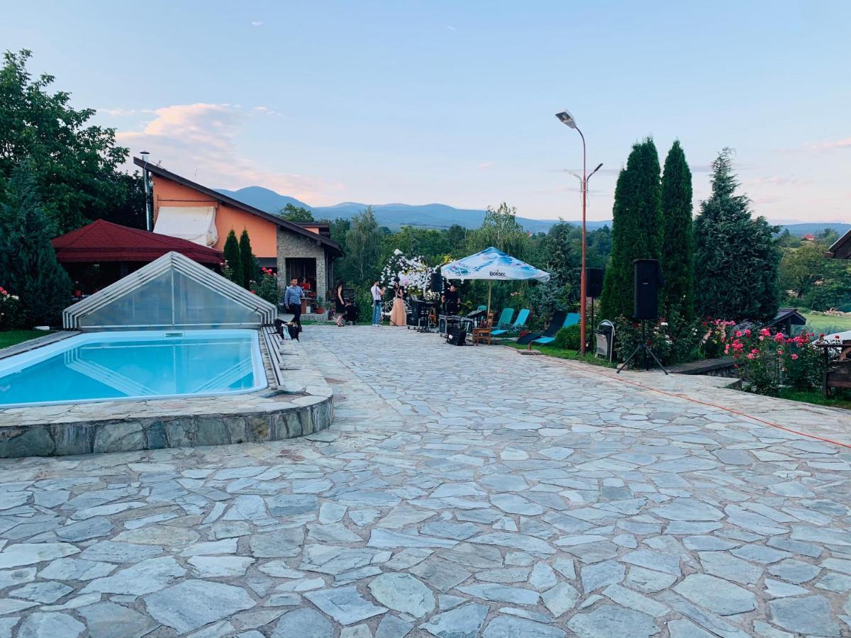 Alex & Maria Hotel Carpinisu Exterior photo