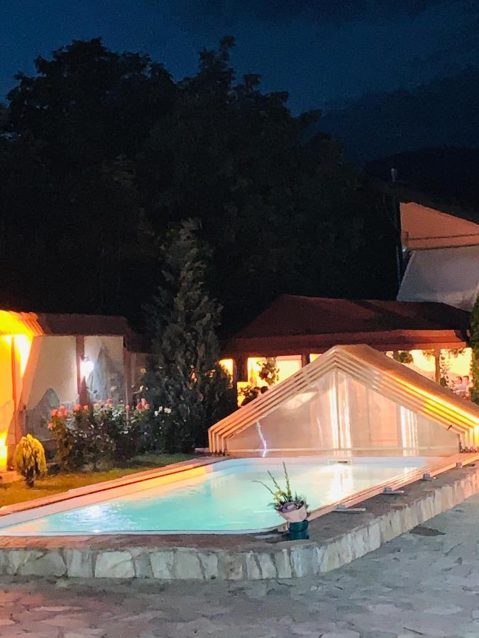 Alex & Maria Hotel Carpinisu Exterior photo