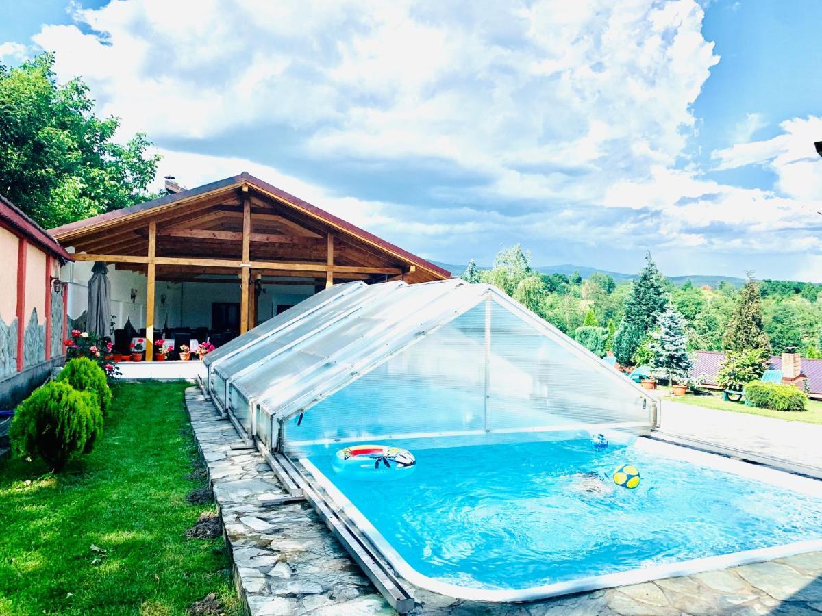 Alex & Maria Hotel Carpinisu Exterior photo