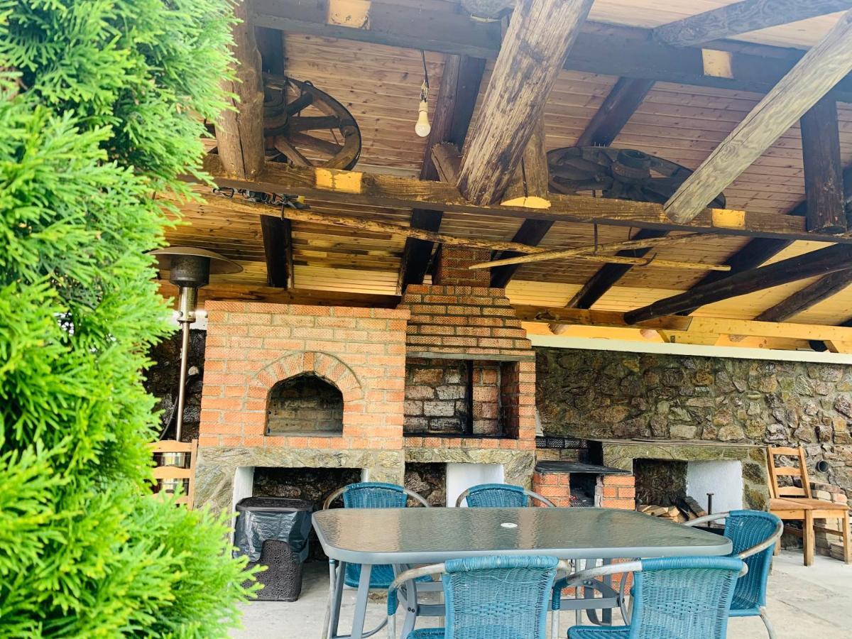 Alex & Maria Hotel Carpinisu Exterior photo